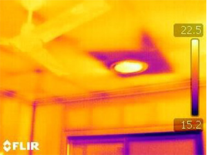 Thermal image highlighting the detrimental effect on the thermal barrier when insulation is missed
